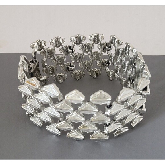 Vintage 1950s Coro Pegasus Silvertone Statement Bracelet & Clip-on Earrings Set - Picture 3 of 15